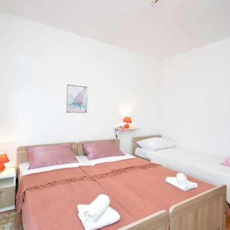 Apartman Dragica - Pul302 By Interhome *