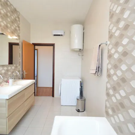 Apartman Dragica - Pul302 By Interhome *