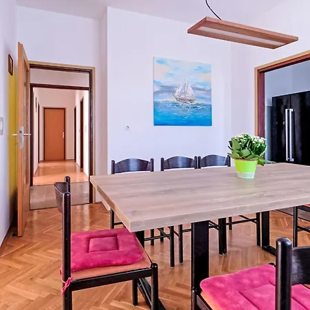 Apartman Dragica - Pul302 By Interhome *